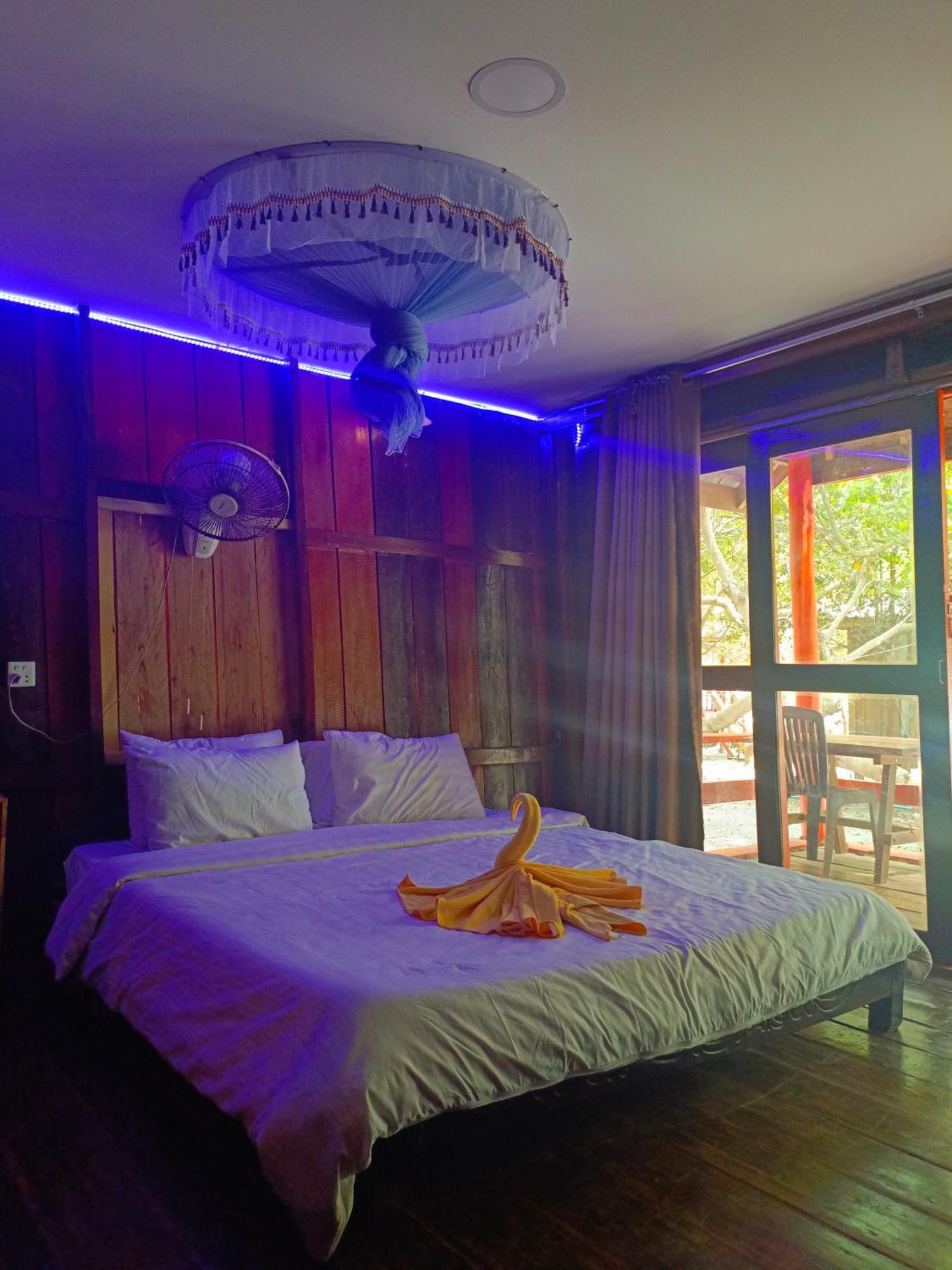 Koh Rong Beach Hostel And Bungalows Kaoh Touch Extérieur photo
